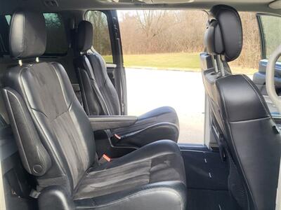 2014 Chrysler Town and Country Touring-L   - Photo 23 - Midlothian, IL 60445