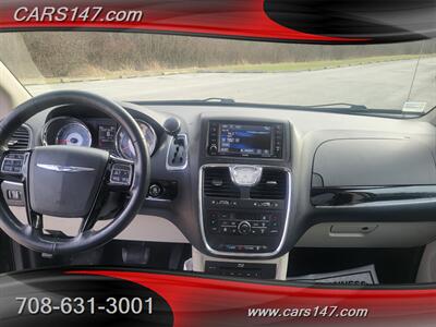 2014 Chrysler Town and Country Touring-L   - Photo 14 - Midlothian, IL 60445