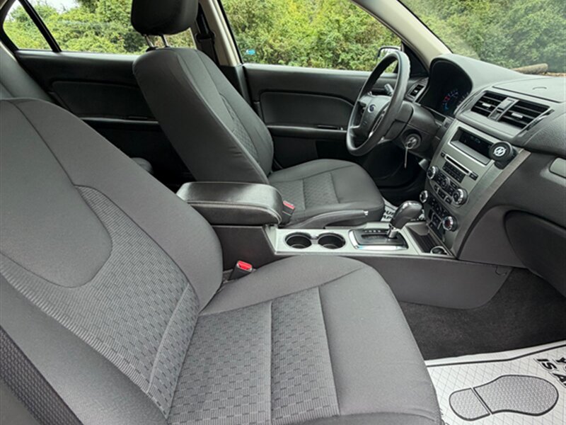 2011 Ford Fusion SE - Photo 18 - Midlothian, IL 60445