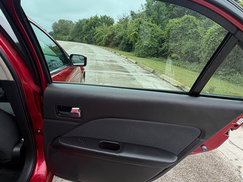 2011 Ford Fusion SE - Photo 24 - Midlothian, IL 60445