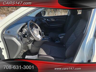 2017 Nissan Rogue Sport SV   - Photo 11 - Midlothian, IL 60445