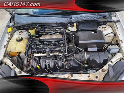 2005 Ford Focus ZX3 SE   - Photo 10 - Midlothian, IL 60445