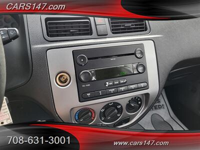 2005 Ford Focus ZX3 SE   - Photo 17 - Midlothian, IL 60445