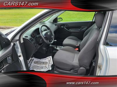 2005 Ford Focus ZX3 SE   - Photo 11 - Midlothian, IL 60445