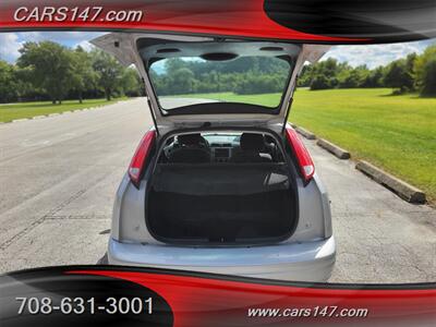 2005 Ford Focus ZX3 SE   - Photo 9 - Midlothian, IL 60445