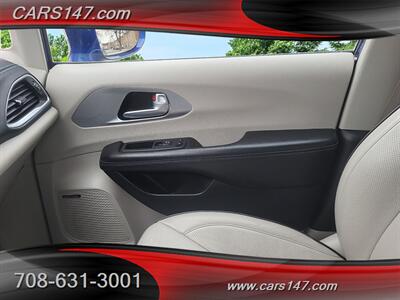 2018 Chrysler Pacifica Hybrid Limited   - Photo 19 - Midlothian, IL 60445