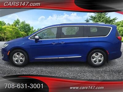 2018 Chrysler Pacifica Hybrid Limited   - Photo 2 - Midlothian, IL 60445
