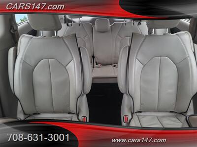 2018 Chrysler Pacifica Hybrid Limited   - Photo 13 - Midlothian, IL 60445