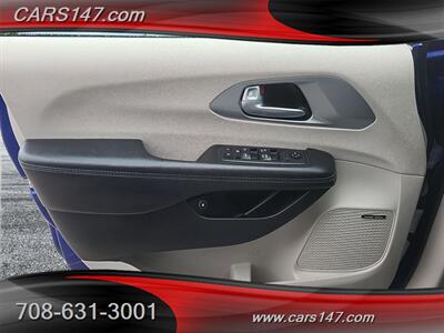 2018 Chrysler Pacifica Hybrid Limited   - Photo 18 - Midlothian, IL 60445