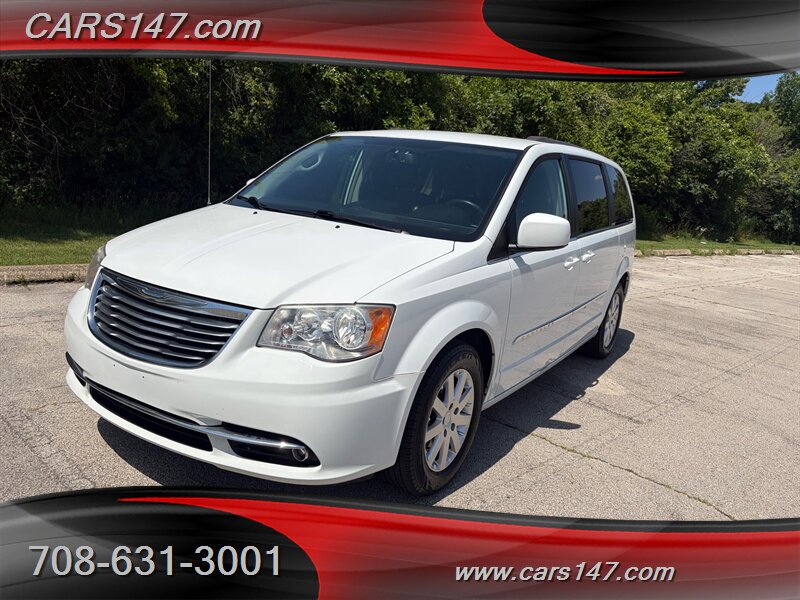 2014 Chrysler Town & Country Touring's photo