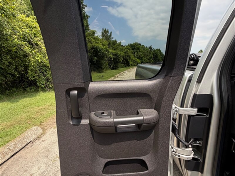 2010 Chevrolet Silverado 1500 LT - Photo 23 - Midlothian, IL 60445