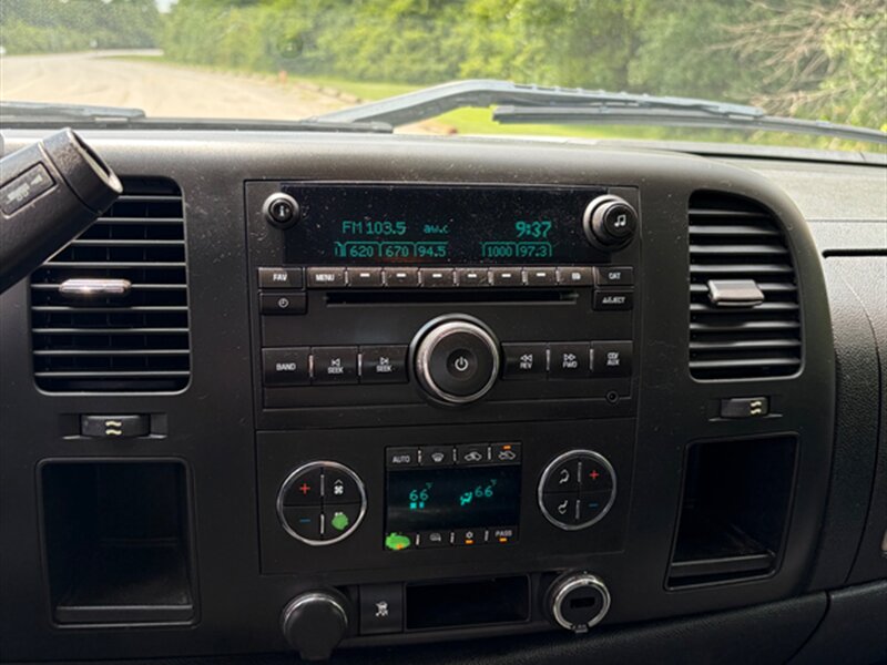 2010 Chevrolet Silverado 1500 LT - Photo 13 - Midlothian, IL 60445