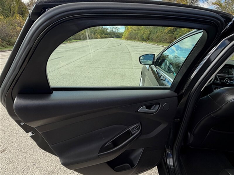 2014 Ford Focus Titanium - Photo 23 - Midlothian, IL 60445