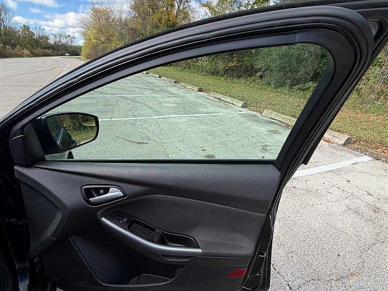 2014 Ford Focus Titanium - Photo 22 - Midlothian, IL 60445