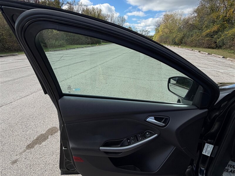2014 Ford Focus Titanium - Photo 21 - Midlothian, IL 60445