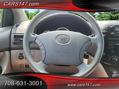 2005 Toyota Sienna CE 7 Passenger   - Photo 15 - Midlothian, IL 60445