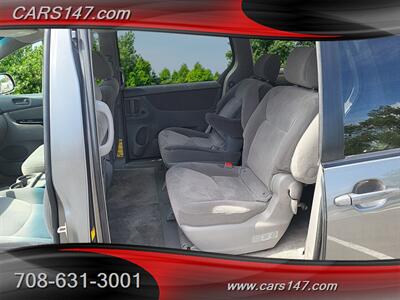 2005 Toyota Sienna CE 7 Passenger   - Photo 10 - Midlothian, IL 60445