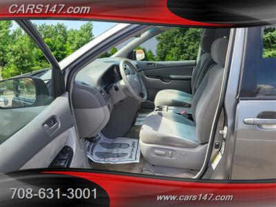 2005 Toyota Sienna CE 7 Passenger   - Photo 9 - Midlothian, IL 60445
