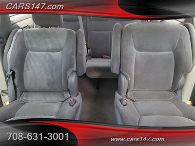 2005 Toyota Sienna CE 7 Passenger   - Photo 13 - Midlothian, IL 60445