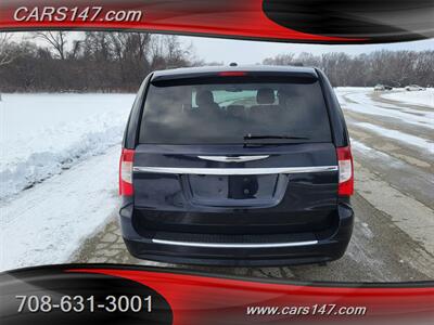 2011 Chrysler Town and Country Touring   - Photo 7 - Midlothian, IL 60445