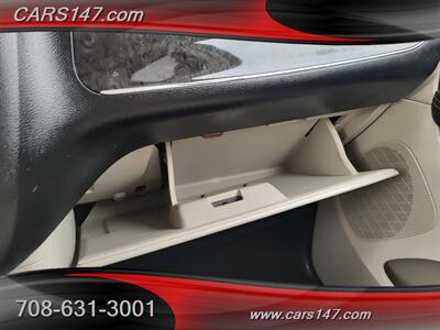 2011 Chrysler Town and Country Touring   - Photo 24 - Midlothian, IL 60445