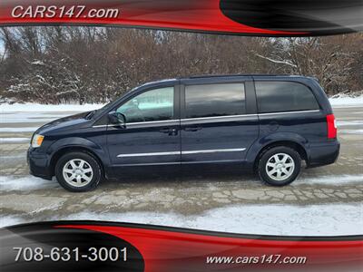 2011 Chrysler Town and Country Touring   - Photo 2 - Midlothian, IL 60445
