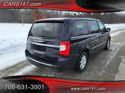 2011 Chrysler Town and Country Touring   - Photo 6 - Midlothian, IL 60445