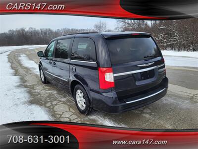 2011 Chrysler Town and Country Touring   - Photo 8 - Midlothian, IL 60445