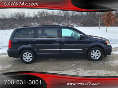2011 Chrysler Town and Country Touring   - Photo 5 - Midlothian, IL 60445