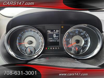 2011 Chrysler Town and Country Touring   - Photo 18 - Midlothian, IL 60445