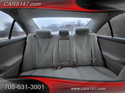 2010 Toyota Camry LE   - Photo 15 - Midlothian, IL 60445