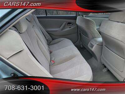 2010 Toyota Camry LE   - Photo 14 - Midlothian, IL 60445