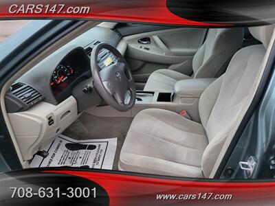 2010 Toyota Camry LE   - Photo 12 - Midlothian, IL 60445