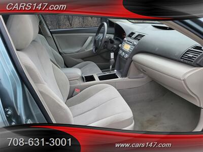 2010 Toyota Camry LE   - Photo 11 - Midlothian, IL 60445