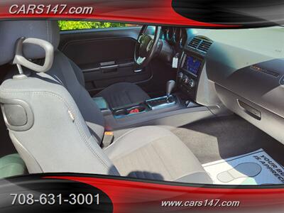 2014 Dodge Challenger SXT   - Photo 13 - Midlothian, IL 60445