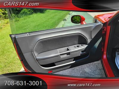 2014 Dodge Challenger SXT   - Photo 12 - Midlothian, IL 60445