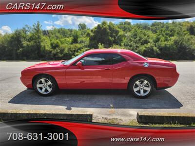2014 Dodge Challenger SXT   - Photo 2 - Midlothian, IL 60445