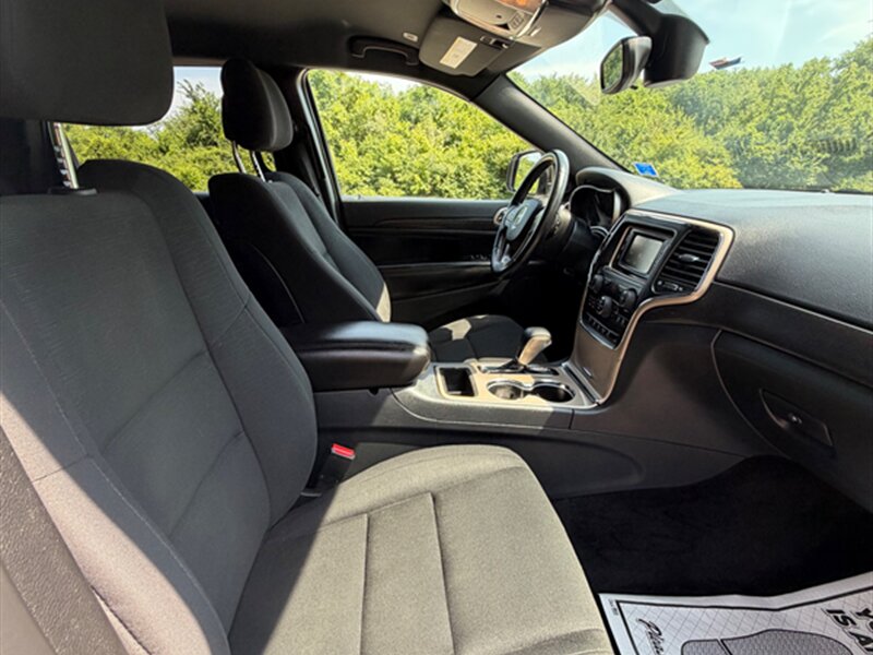 2017 Jeep Grand Cherokee Laredo - Photo 19 - Midlothian, IL 60445