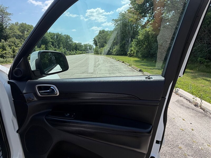 2017 Jeep Grand Cherokee Laredo - Photo 26 - Midlothian, IL 60445