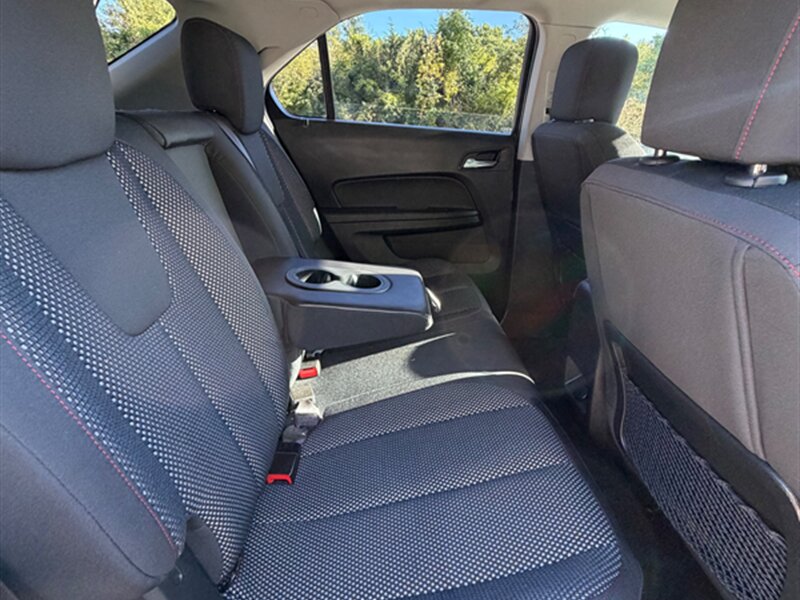 2011 Chevrolet Equinox LT - Photo 19 - Midlothian, IL 60445
