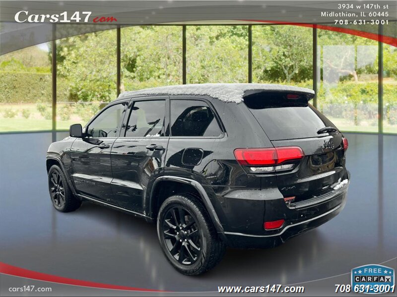 2017 Jeep Grand Cherokee Altitude photo 3