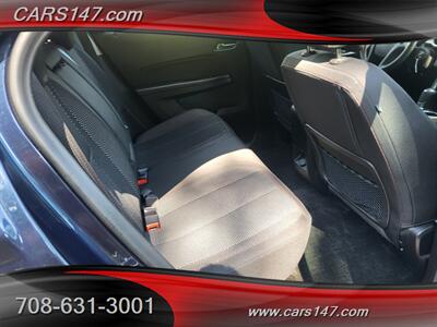 2017 Chevrolet Equinox LS   - Photo 15 - Midlothian, IL 60445