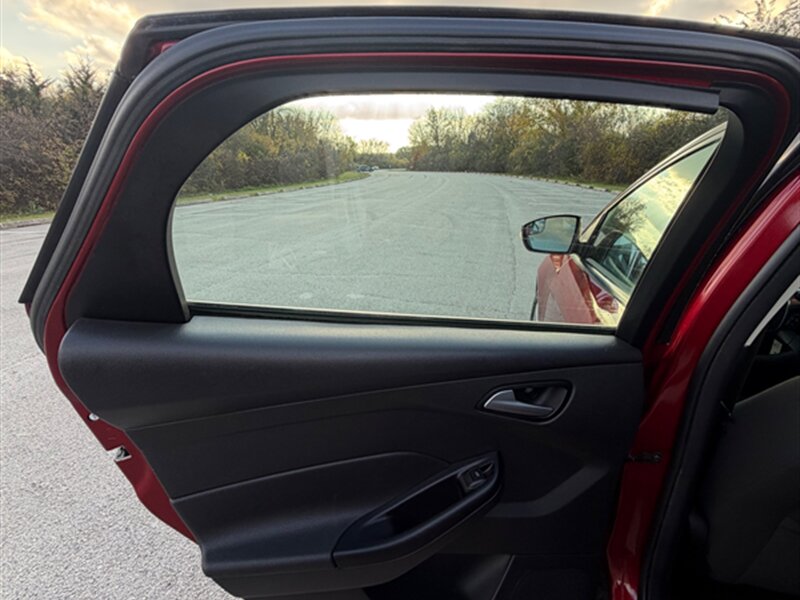 2013 Ford Focus SE - Photo 23 - Midlothian, IL 60445