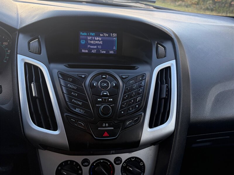 2013 Ford Focus SE - Photo 14 - Midlothian, IL 60445
