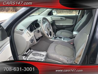 2012 Chevrolet Traverse LT   - Photo 11 - Midlothian, IL 60445