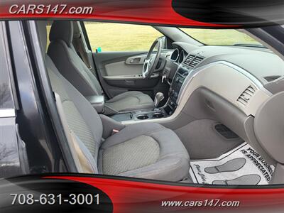 2012 Chevrolet Traverse LT   - Photo 12 - Midlothian, IL 60445