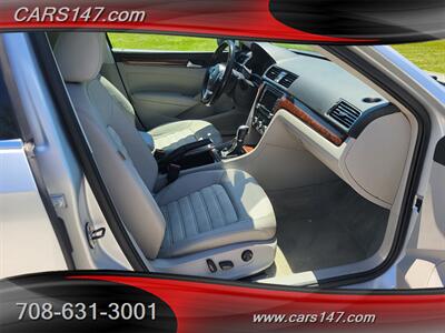 2012 Volkswagen Passat V6 SEL Premium   - Photo 12 - Midlothian, IL 60445