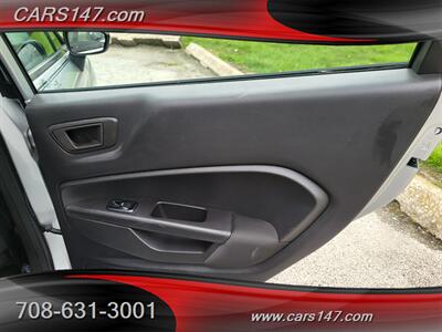 2013 Ford Fiesta SE   - Photo 18 - Midlothian, IL 60445