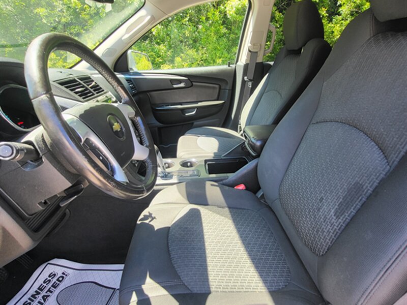 2009 Chevrolet Traverse LT - Photo 16 - Midlothian, IL 60445