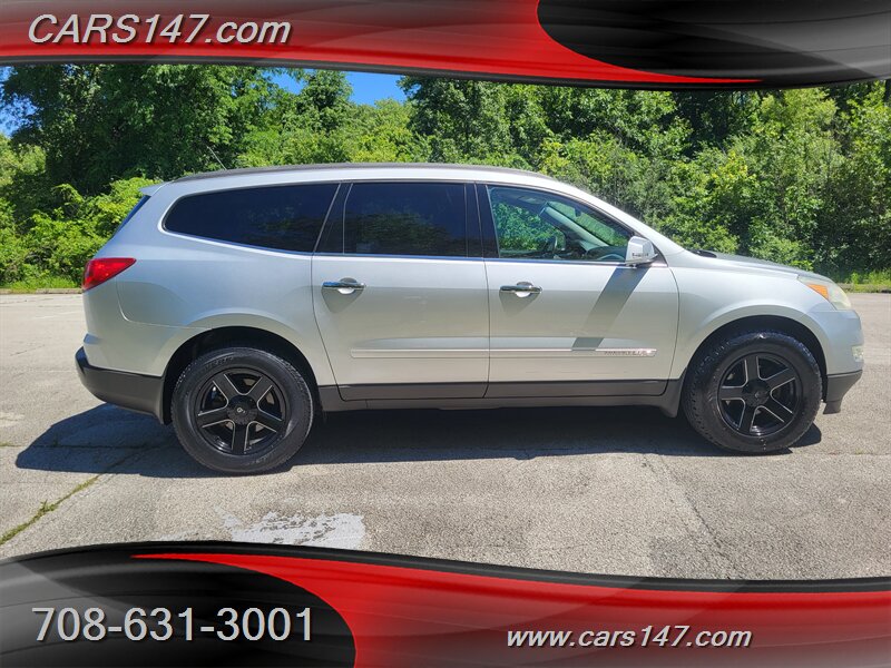 2009 Chevrolet Traverse LT - Photo 7 - Midlothian, IL 60445